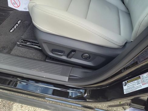 Used 2025 Nissan Rogue SL FWD image 6