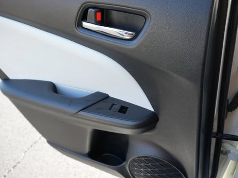 Used 2020 Toyota Prius Prime XLE FWD image 18