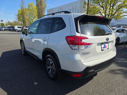 Used 2019 Subaru Forester Premium AWD/4WD image 5