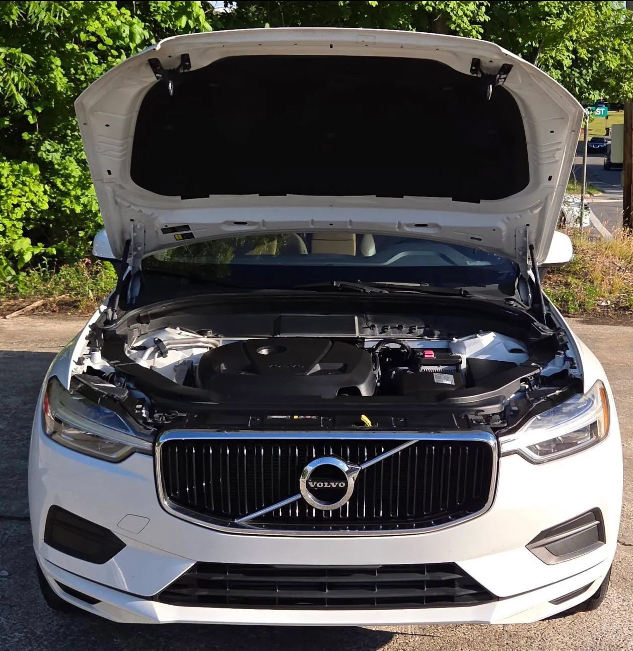 Used 2020 Volvo XC60 T5 Momentum AWD/4WD image 5
