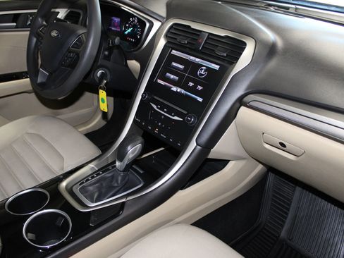 Used 2013 Ford Fusion SE image 26