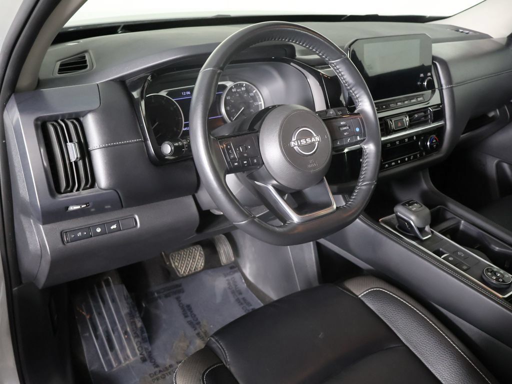 Used 2023 Nissan Pathfinder SL AWD/4WD image 27