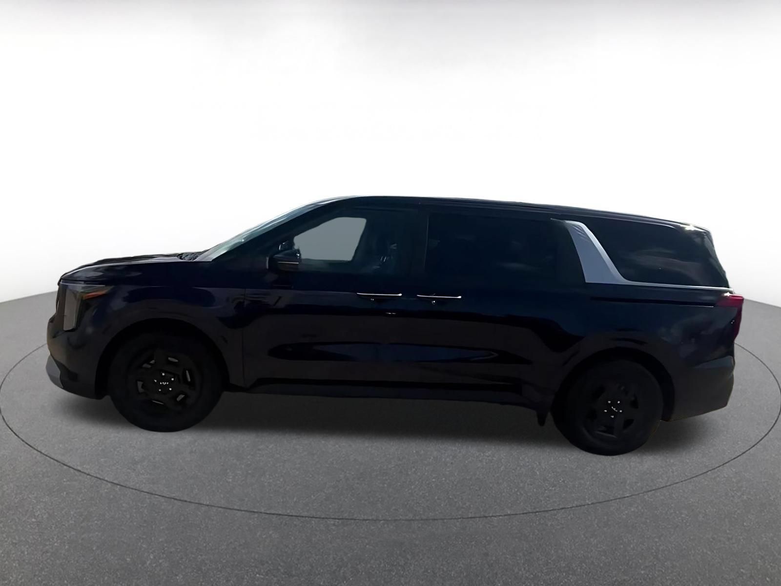 Used 2026 Kia Carnival FWD image 8