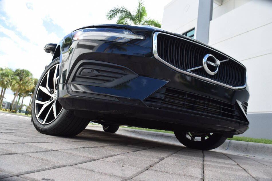 Used 2019 Volvo S60 T5 Momentum w/ Premium Package FWD image 13