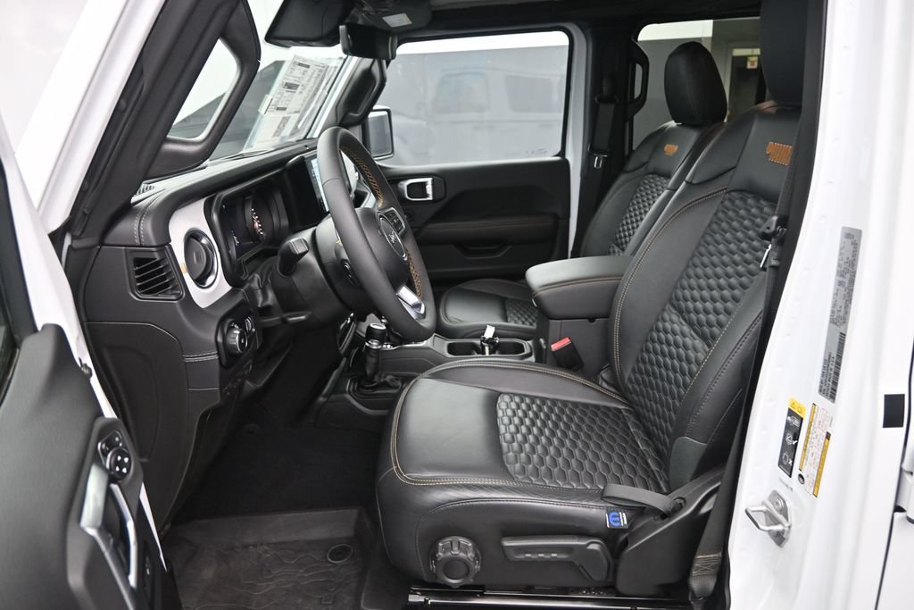 Used 2024 Jeep Wrangler Unlimited Sahara w/ Technology Group AWD/4WD image 14