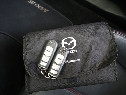 Used 2017 MAZDA MX-5 Miata Grand Touring RWD image 26