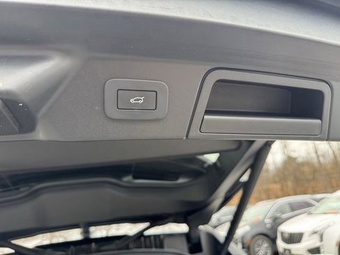 Used 2023 Land Rover Range Rover Velar R-Dynamic S image 19