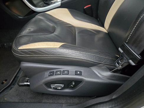 Used 2013 Volvo XC60 T6 R-Design Platinum image 15