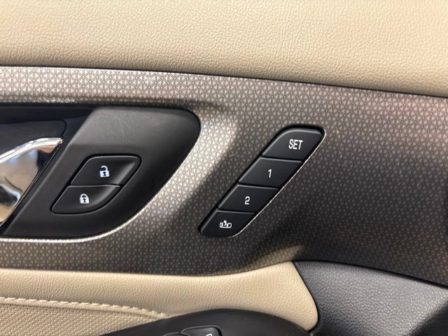 Used 2022 Chevrolet Traverse Premier AWD/4WD image 40