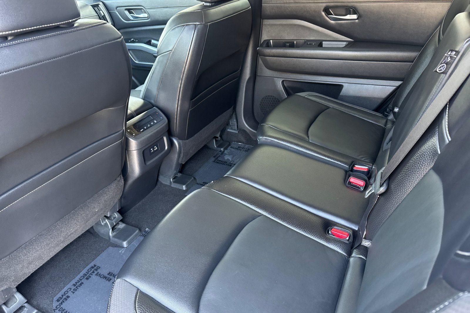 Used 2022 Nissan Pathfinder SL FWD image 14