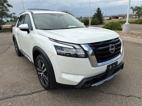 Used 2023 Nissan Pathfinder Platinum AWD/4WD image 2