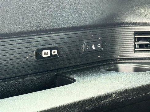 Used 2024 Jeep Wagoneer L Series II RWD image 22