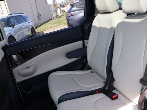 New 2026 Kia Carnival SX image 13