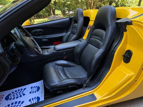 Used 2004 Chevrolet Corvette Convertible w/ Preferred Equipment Group RWD image 52