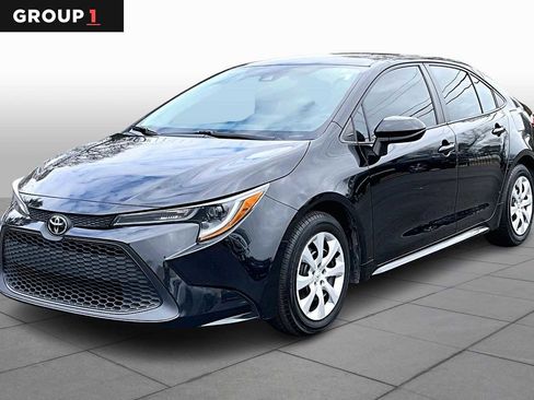 Certified 2022 Toyota Corolla LE image 1