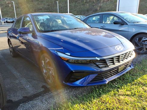 New 2025 Hyundai Elantra Limited image 1