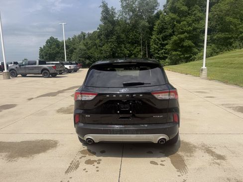 Used 2022 Ford Escape SE w/ Cold Weather Package FWD image 5