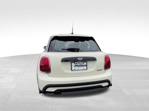 Used 2022 MINI Cooper 4-Door Hardtop FWD image 5
