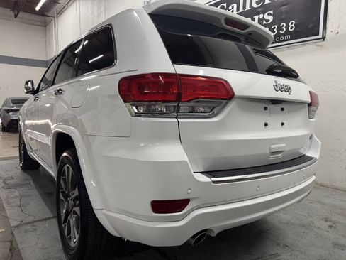 Used 2018 Jeep Grand Cherokee Overland w/ Interior Metal Package image 12