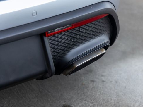 Certified 2025 Porsche Macan image 20