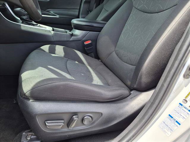 Used 2021 Toyota RAV4 XLE AWD/4WD image 14