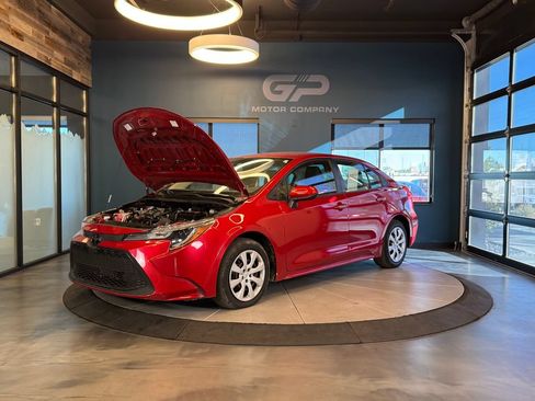 Used 2020 Toyota Corolla LE w/ Carpet Mat Package (TMS) FWD image 24