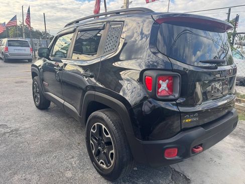 Used 2016 Jeep Renegade Trailhawk w/ Premium Trailhawk Package AWD/4WD image 3