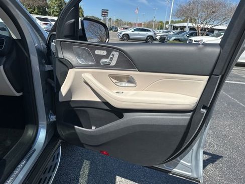 Used 2022 Mercedes-Benz GLS 450 4MATIC image 42