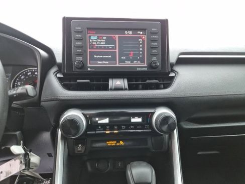 Used 2020 Toyota RAV4 LE image 21