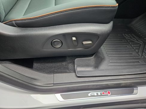 Used 2025 GMC Acadia AT4 w/ Luxury Package AWD/4WD image 34