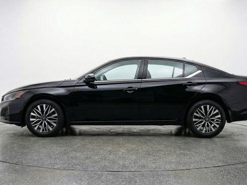Used 2025 Nissan Altima 2.5 SV image 5