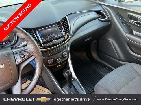 Used 2020 Chevrolet Trax LS w/ Tint and Cruise Package FWD image 18