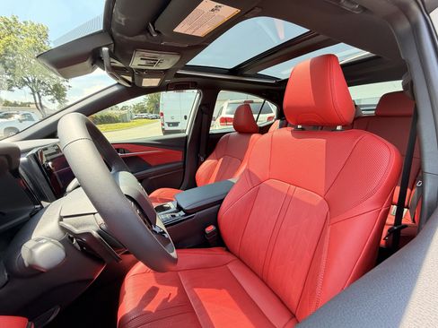 Used 2025 Toyota Camry XSE FWD image 28