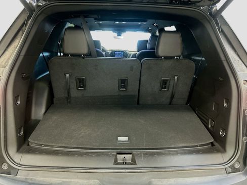 Used 2023 Chevrolet Traverse RS AWD/4WD image 28