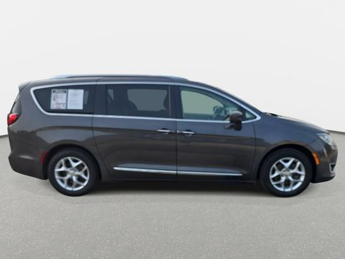 Used 2019 Chrysler Pacifica Touring-L Plus w/ Advanced Safetytec Group FWD image 4