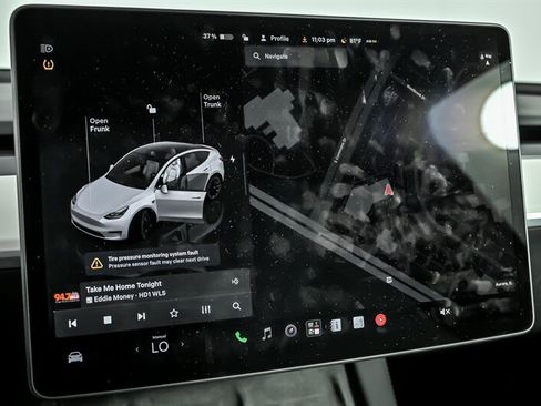Used 2023 Tesla Model Y Long Range AWD/4WD image 23