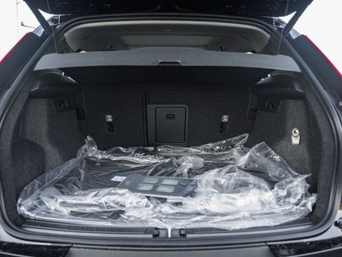 New 2026 Volvo XC40 B5 Plus w/ Protection Package Premier image 9