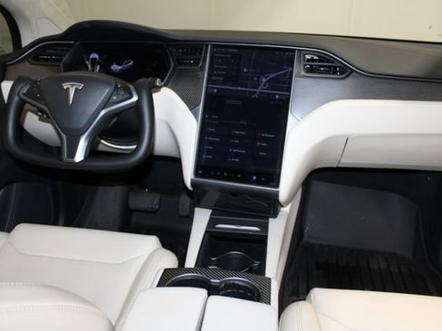 Used 2018 Tesla Model X 75D image 18