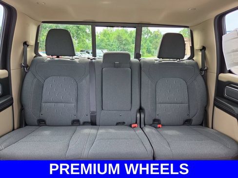 Used 2019 RAM 1500 Big Horn AWD/4WD image 14