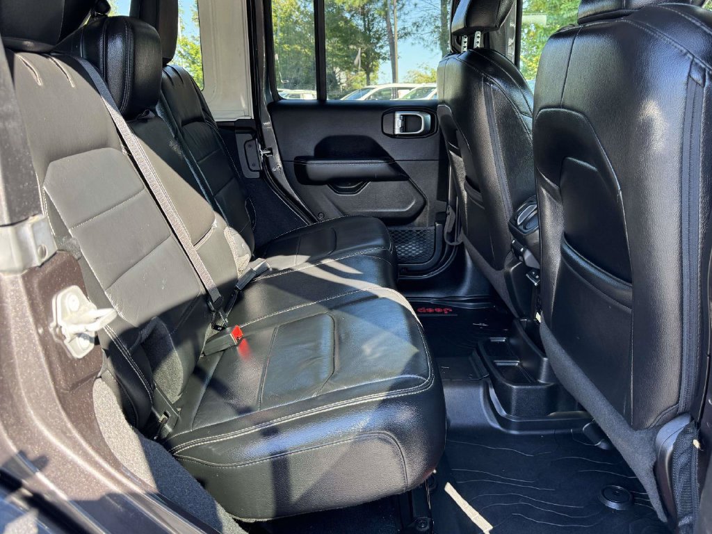 Used 2018 Jeep Wrangler Unlimited Sahara AWD/4WD image 16
