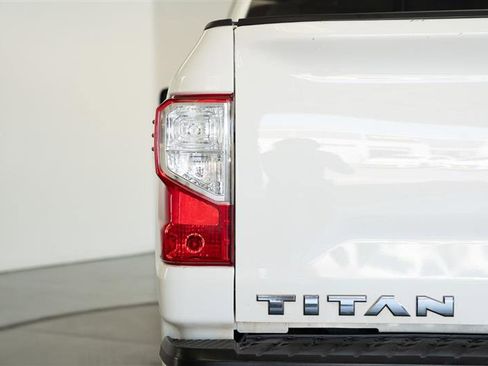 Used 2021 Nissan Titan SV w/ SV Convenience Package image 11