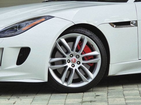 Used 2016 Jaguar F-TYPE R image 10