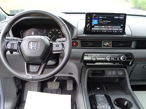 Used 2025 Honda Pilot TrailSport image 22