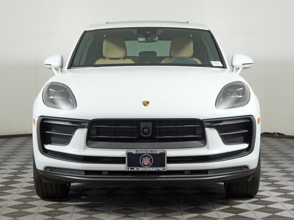 Certified 2025 Porsche Macan AWD/4WD image 10