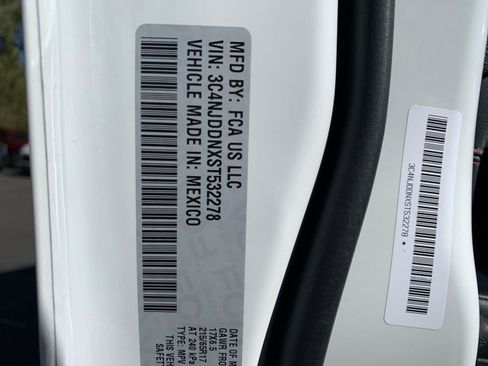 Used 2025 Jeep Compass Trailhawk image 28