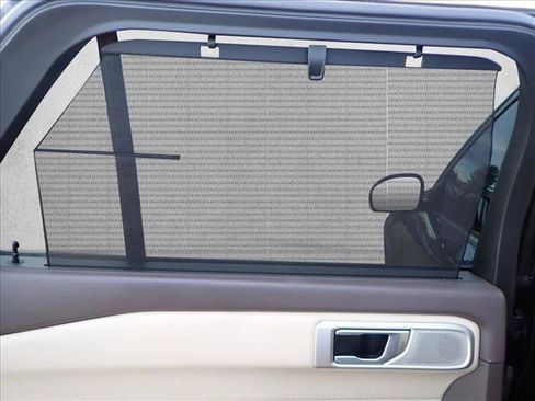 Used 2020 Ford Explorer Platinum w/ Premium Technology Package image 11