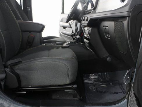 Used 2025 Jeep Wrangler Unlimited Sahara image 19