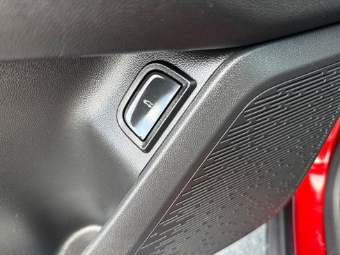 Used 2025 Chevrolet Equinox LT w/ Convenience Package II image 27