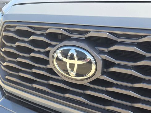 Used 2020 Toyota Tacoma TRD Sport w/ Technology Package image 11