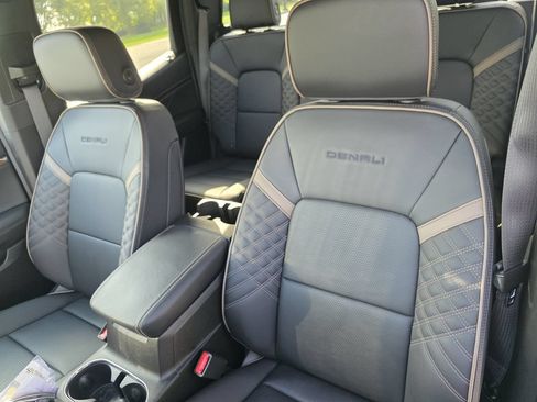 Used 2023 GMC Canyon Denali AWD/4WD image 13